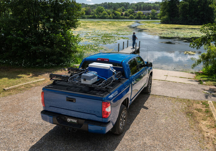 RetraxONE XR - 07-21 Tundra CrewMax 5'6" with DeckRailSys without Stake Pocket without Trailer Storage Boxes.