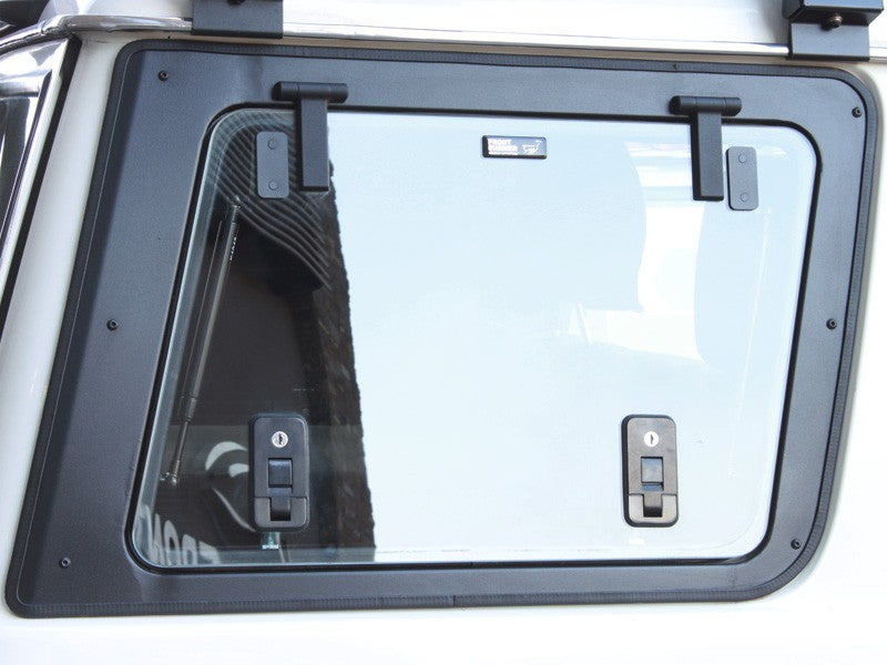 Hayon latéral en verre pour une Toyota Land Cruiser 76 / Fenêtre en verre au côté droit - de Front Runner