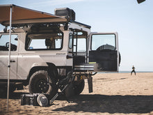 Charger l&#39;image dans la galerie, Hayon latéral en verre pour le Land Rover Defender (1983-2016) - de Front Runner